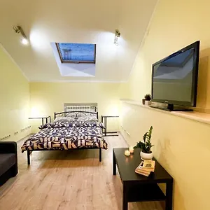 https://uneed-apartment-k21.hotels-of-kiev.com